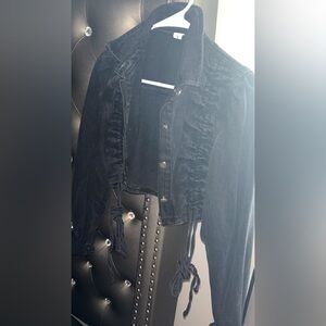 Women’s cropped jean jacket size small